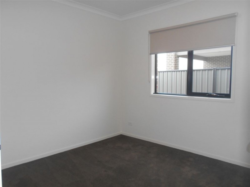 18 Dream Avenue, Clyde North VIC 3978