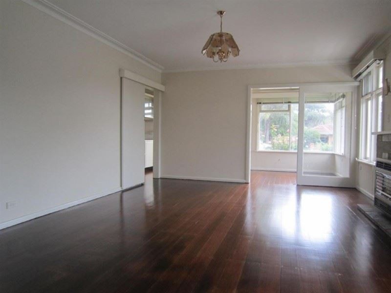 5 Hilltop Crescent, Burwood East VIC 3151