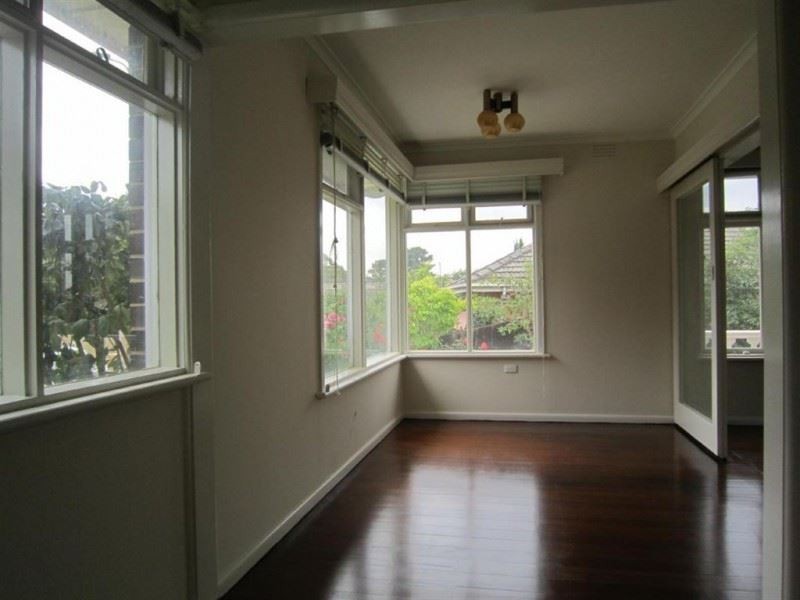 5 Hilltop Crescent, Burwood East VIC 3151