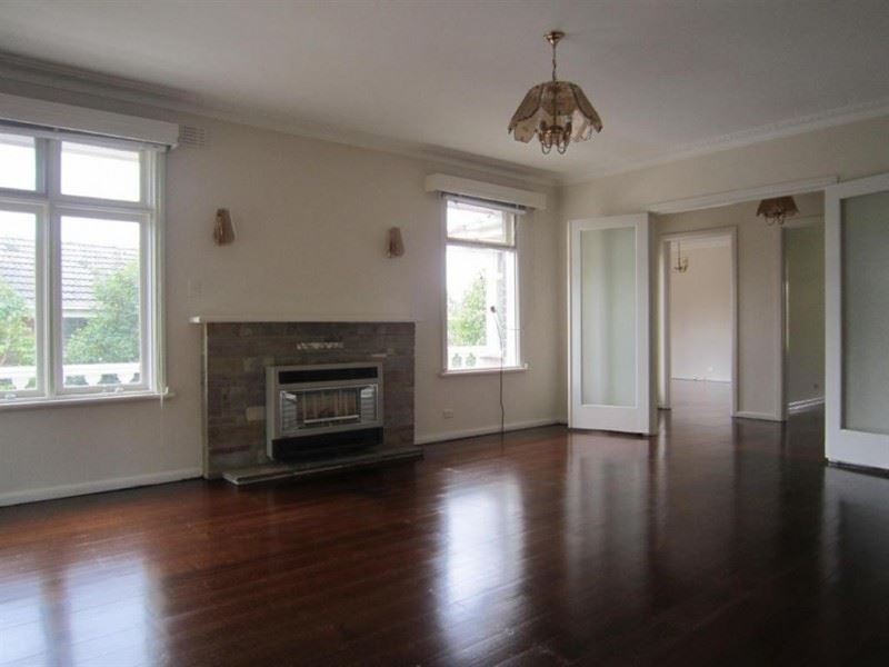 5 Hilltop Crescent, Burwood East VIC 3151