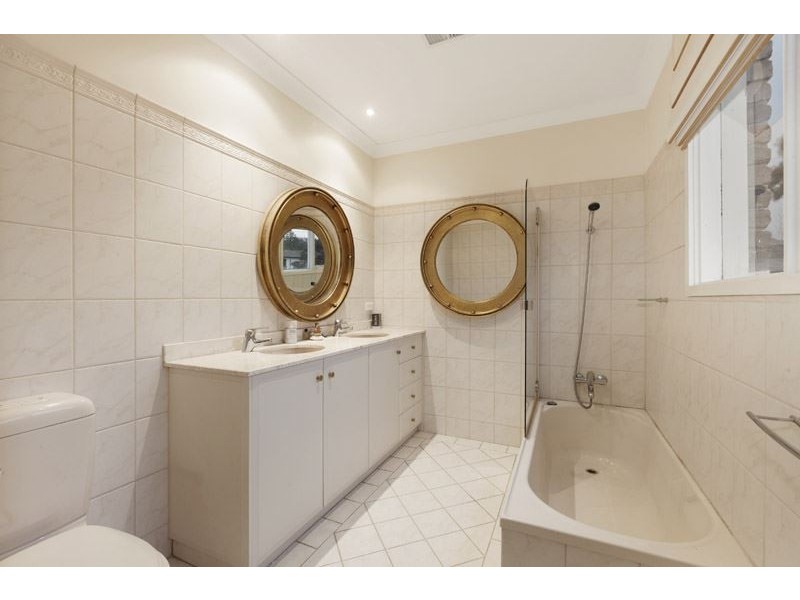 684 Highbury Rd, Glen Waverley VIC 3150