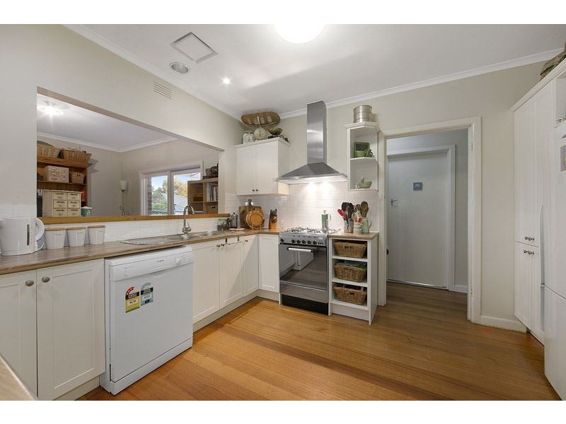 2 Kinnoull Grove, Glen Waverley VIC 3150