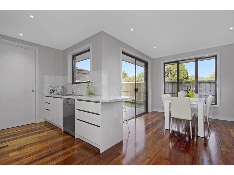 8C Martin Place, Glen Waverley VIC 3150