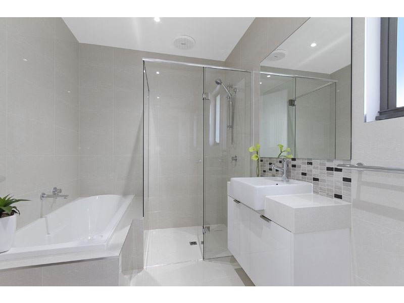 8C Martin Place, Glen Waverley VIC 3150