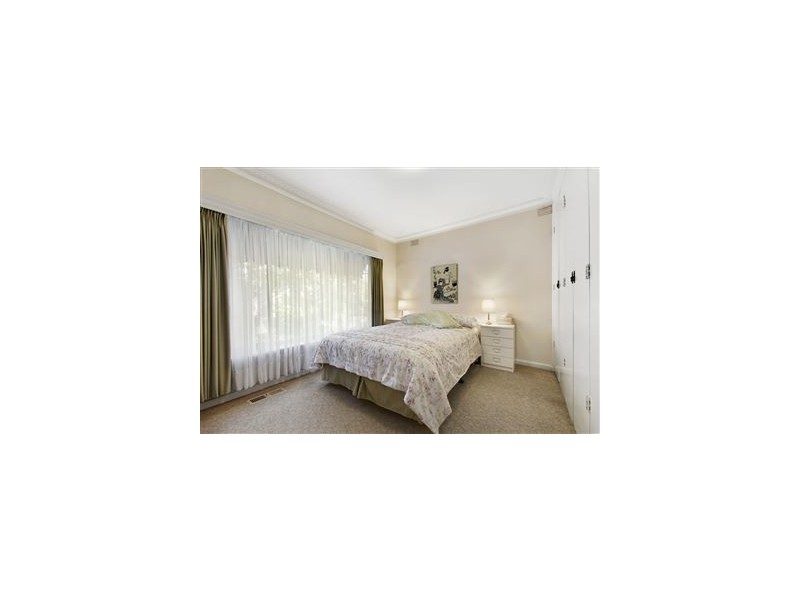 18 Fraser Street, Glen Waverley VIC 3150