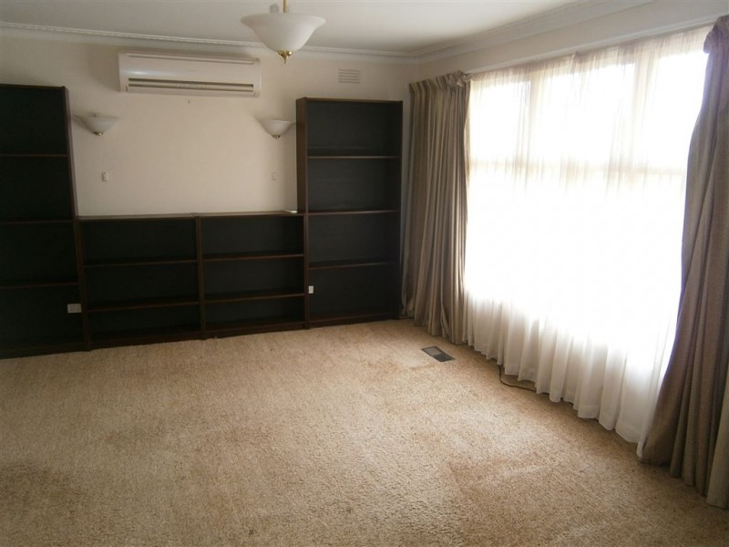 10 Hutchinson Street, Burwood East VIC 3151