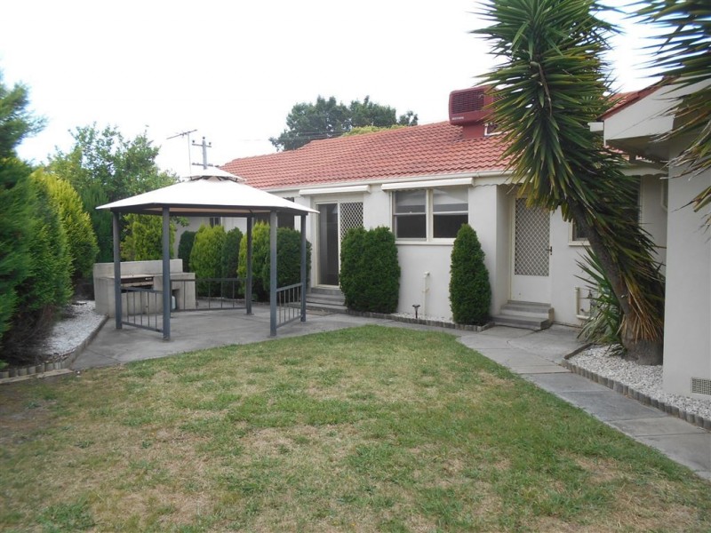 5 Brentwood Drive, Glen Waverley VIC 3150