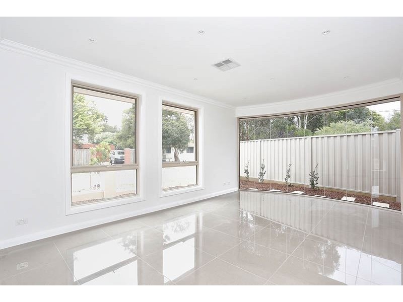 2/11 Glen Road, Glen Waverley VIC 3150