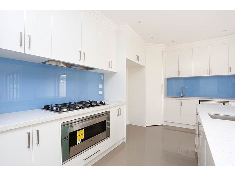 2/11 Glen Road, Glen Waverley VIC 3150