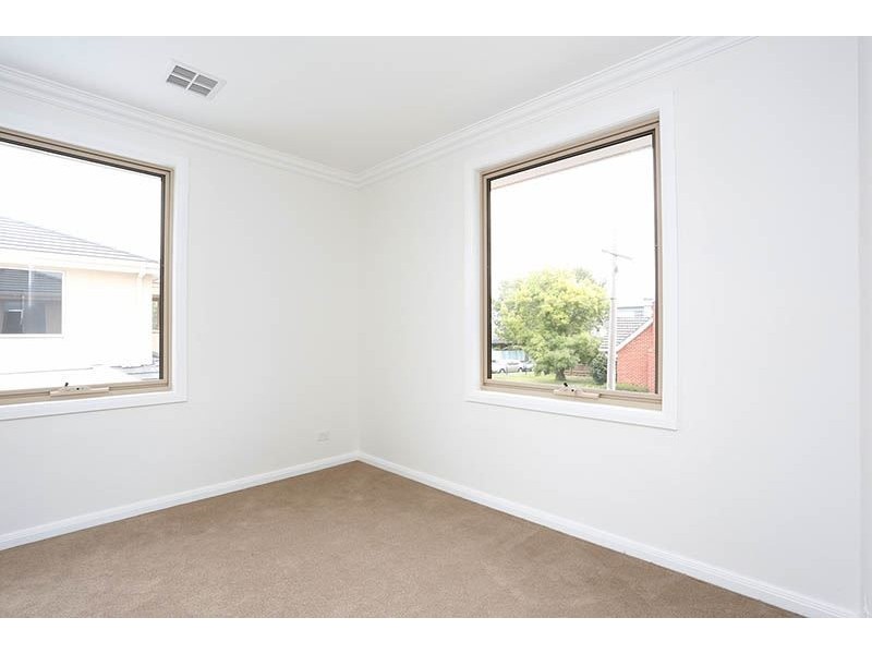 2/11 Glen Road, Glen Waverley VIC 3150