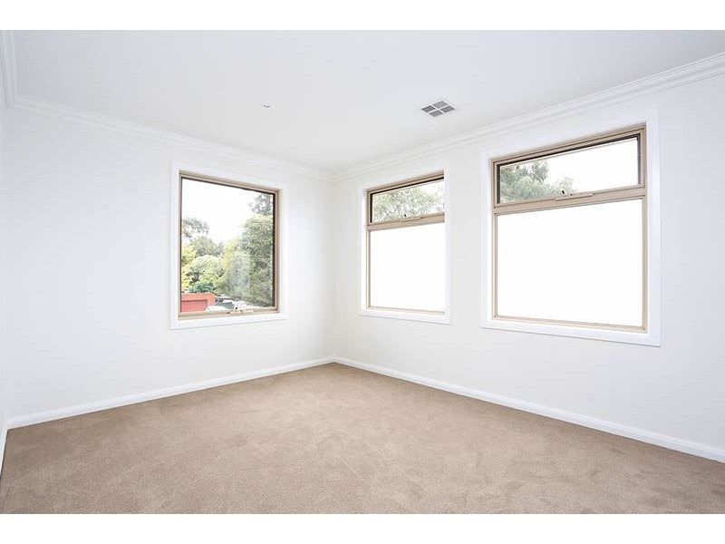 2/11 Glen Road, Glen Waverley VIC 3150