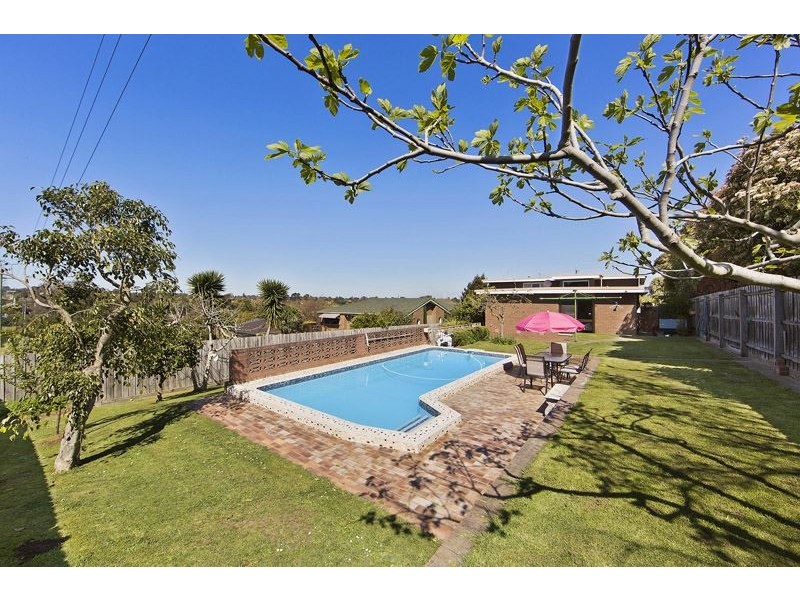 27 Chivers Avenue, Glen Waverley VIC 3150