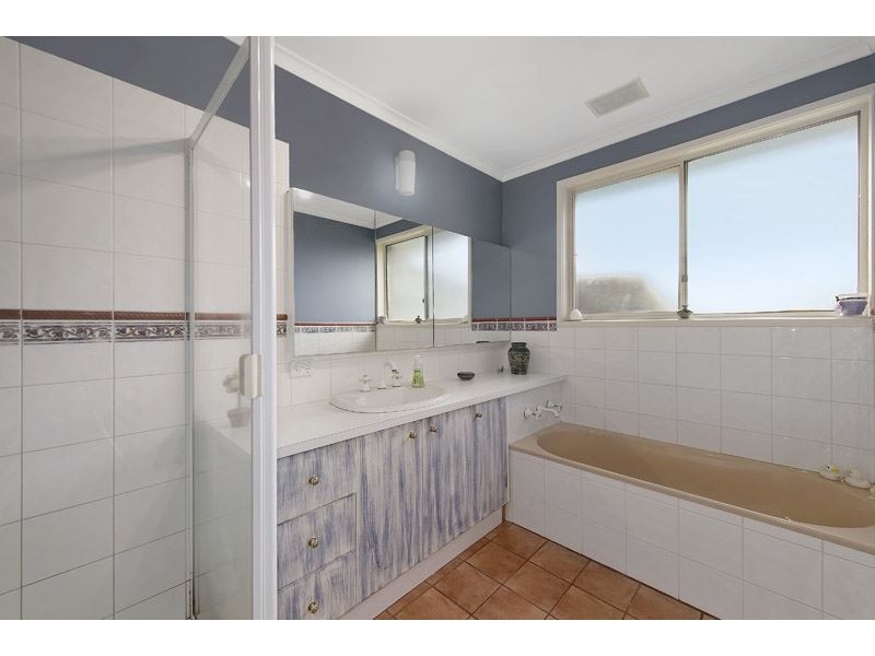 12 Ingleside Crescent, Glen Waverley VIC 3150