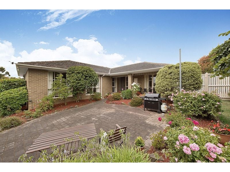12 Ingleside Crescent, Glen Waverley VIC 3150