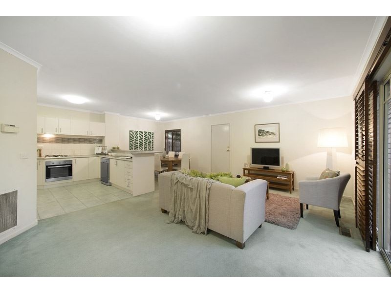 1/10 Chivers Avenue, Glen Waverley VIC 3150