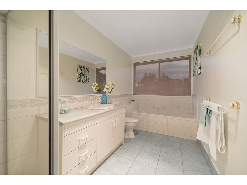 1/10 Chivers Avenue, Glen Waverley VIC 3150