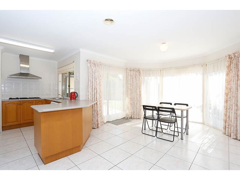 15 Tulloch Grove, Glen Waverley VIC 3150