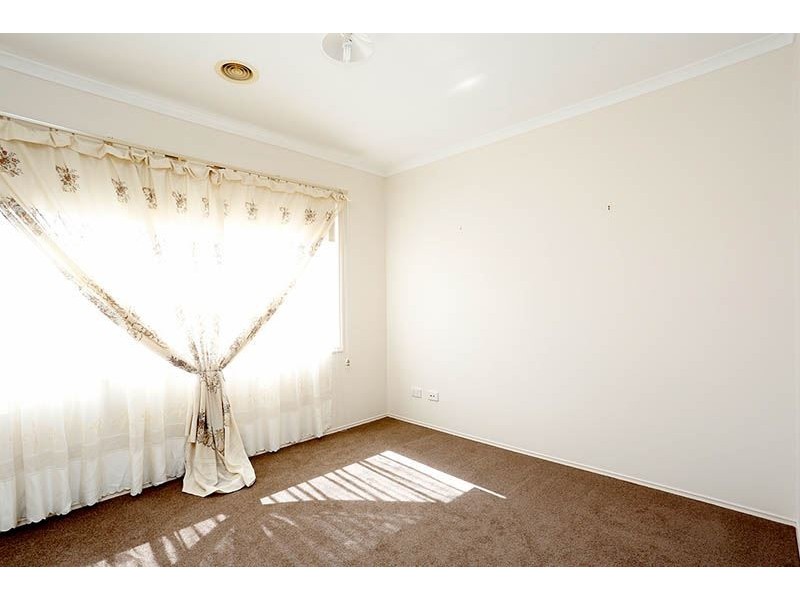 15 Tulloch Grove, Glen Waverley VIC 3150