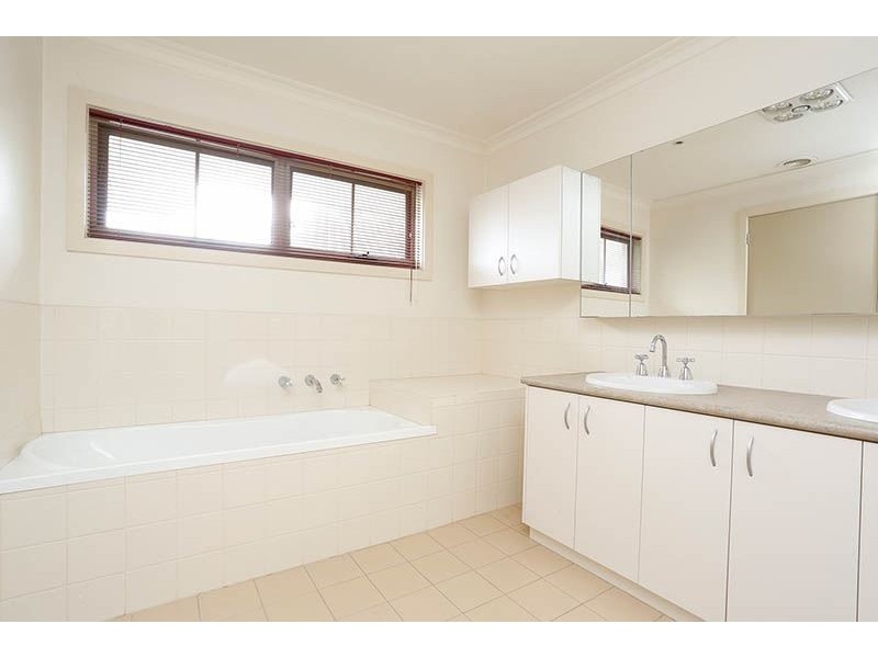 35 Kierens Way, Chadstone VIC 3148