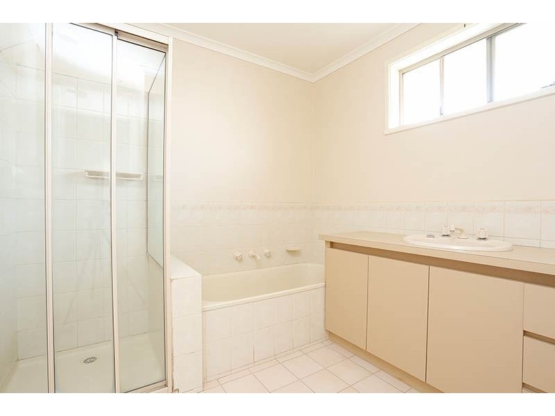 1/13 Meadow Cres, Mount Waverley VIC 3149