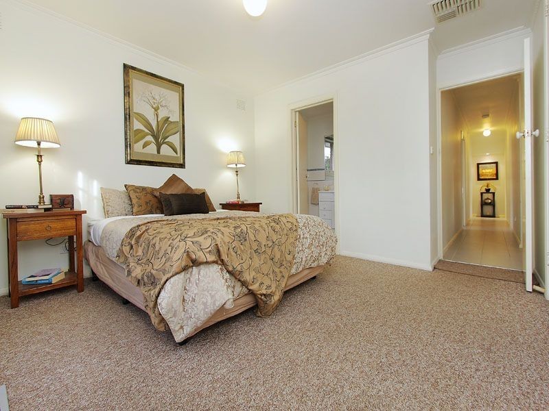 9 Chandler Road, Glen Waverley VIC 3150