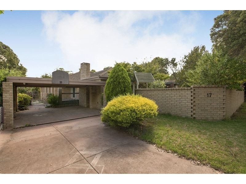 17 Bunker Crescent, Glen Waverley VIC 3150