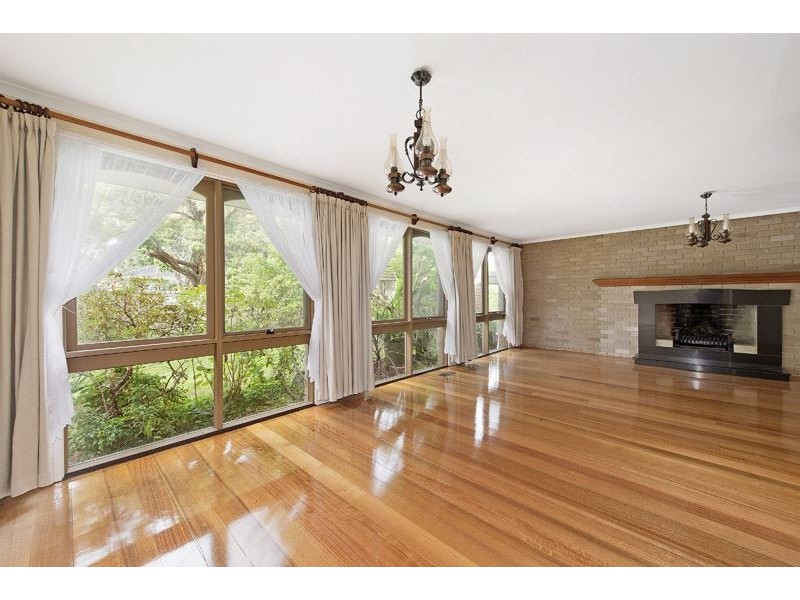 17 Bunker Crescent, Glen Waverley VIC 3150