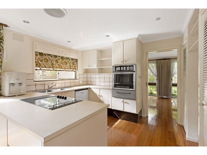 17 Bunker Crescent, Glen Waverley VIC 3150