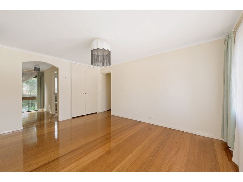 17 Bunker Crescent, Glen Waverley VIC 3150