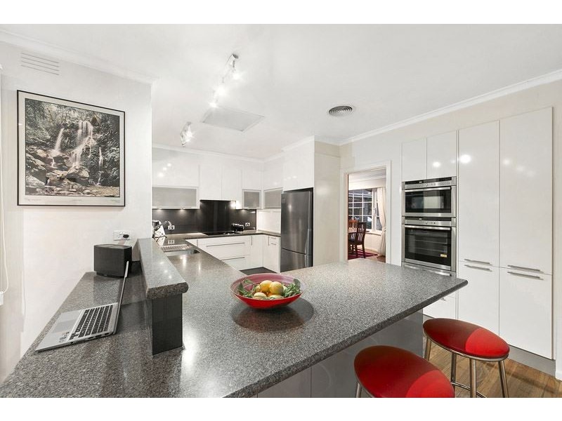 2 Rossdale Court, Glen Waverley VIC 3150