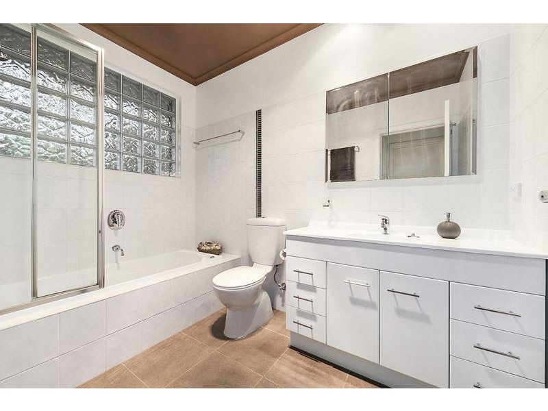 2 Rossdale Court, Glen Waverley VIC 3150