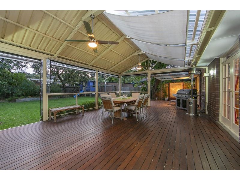 2 Rossdale Court, Glen Waverley VIC 3150