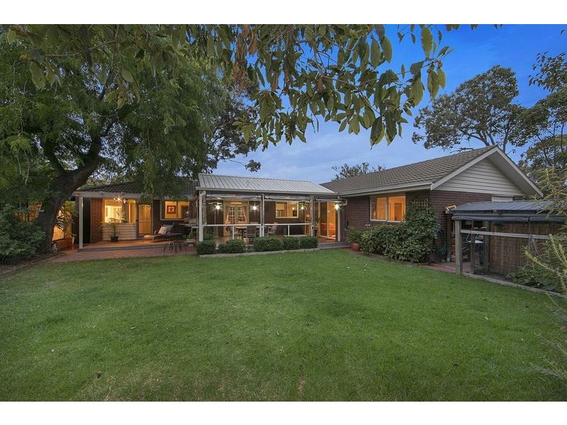 2 Rossdale Court, Glen Waverley VIC 3150