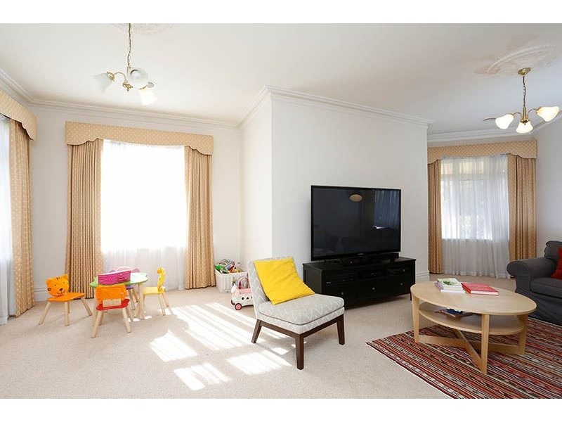 5 Herriotts Blvd, Glen Waverley VIC 3150