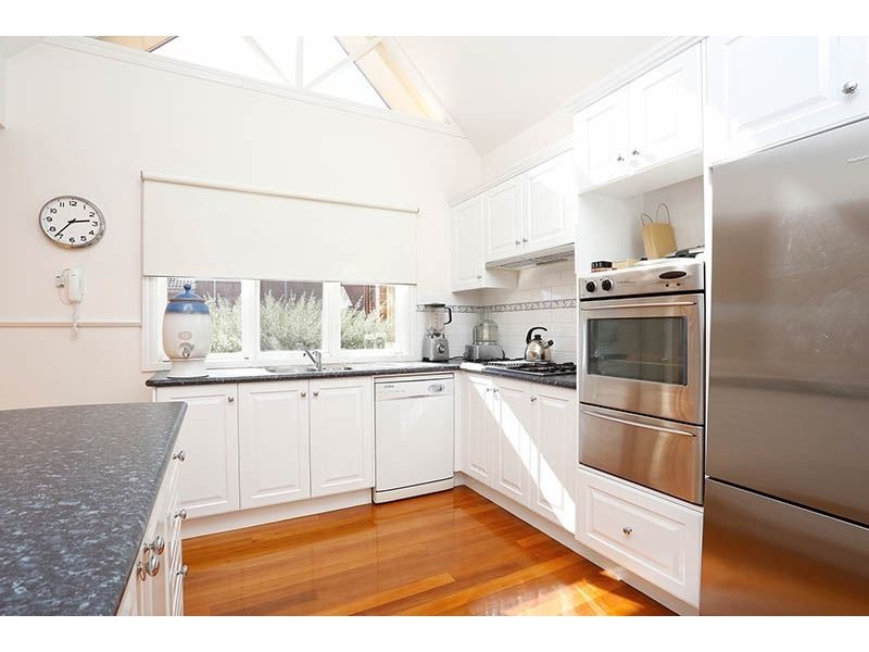 5 Herriotts Blvd, Glen Waverley VIC 3150