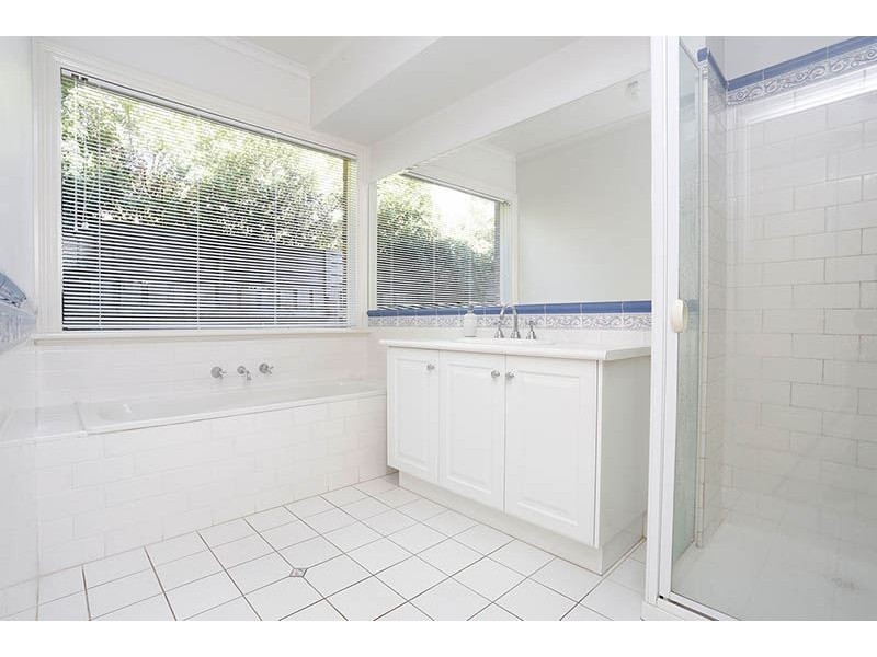 5 Herriotts Blvd, Glen Waverley VIC 3150