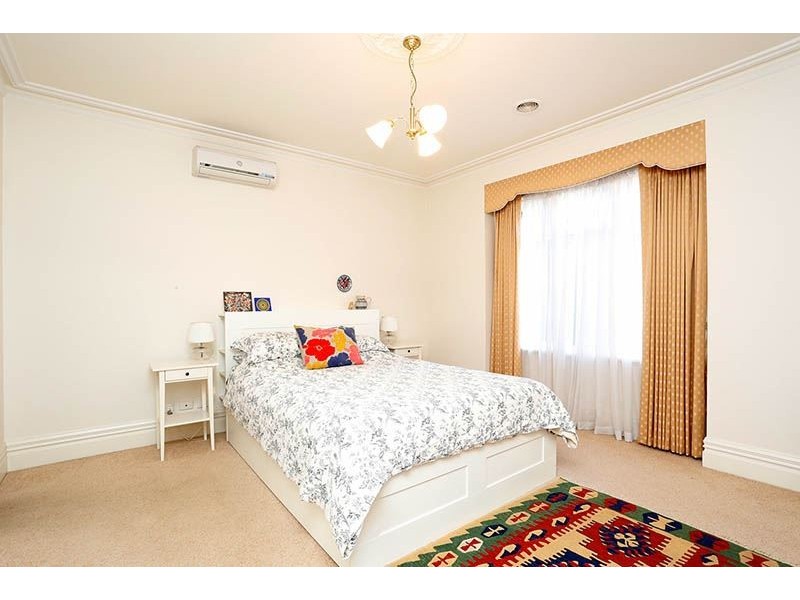 5 Herriotts Blvd, Glen Waverley VIC 3150