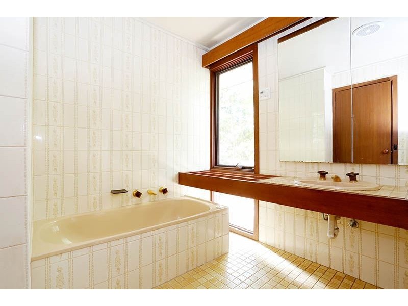 2 Rowland Court, Glen Waverley VIC 3150