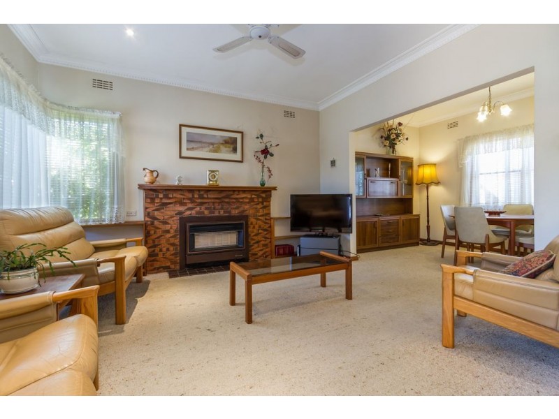 16 Panoramic Grove, Glen Waverley VIC 3150