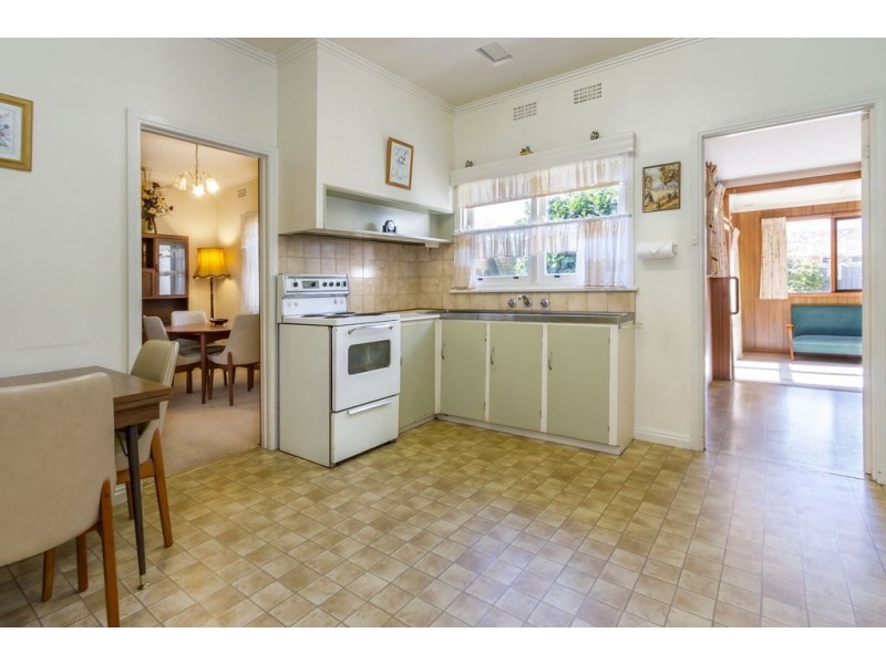 16 Panoramic Grove, Glen Waverley VIC 3150