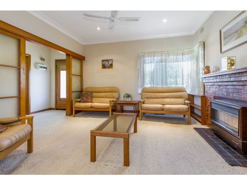 16 Panoramic Grove, Glen Waverley VIC 3150