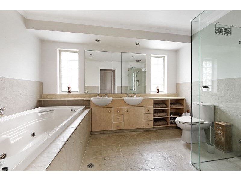 23 Chancellor Drive, Wheelers Hill VIC 3150