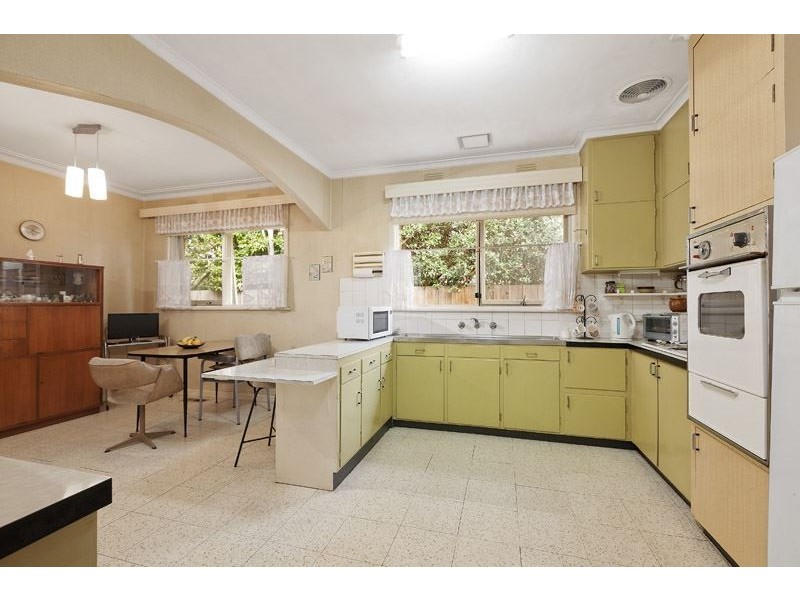 11 Southdown Avenue, Glen Waverley VIC 3150