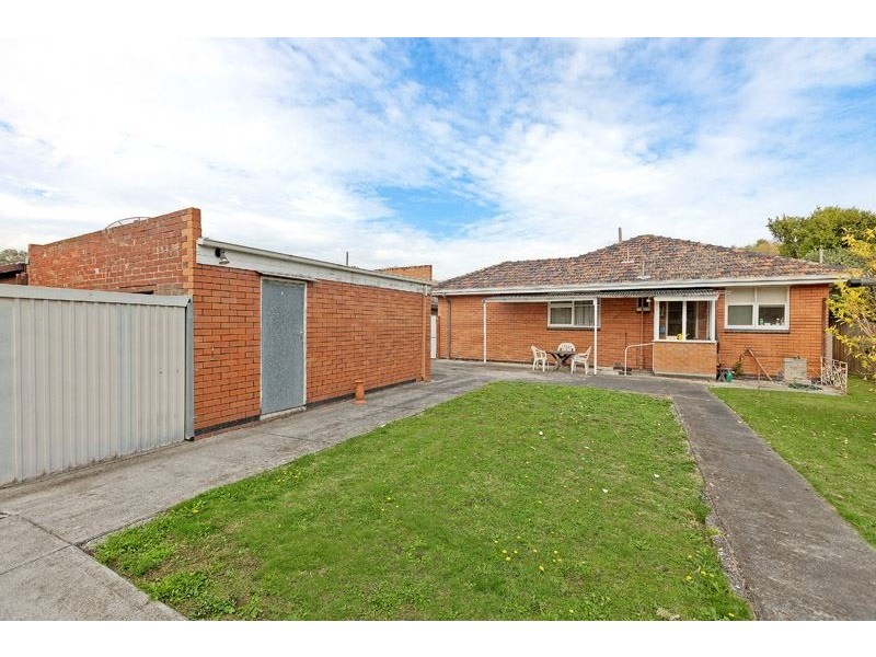 11 Southdown Avenue, Glen Waverley VIC 3150