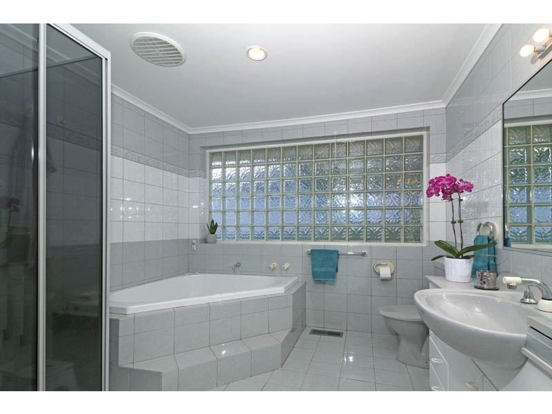 11 Landsborough Avenue, Wheelers Hill VIC 3150