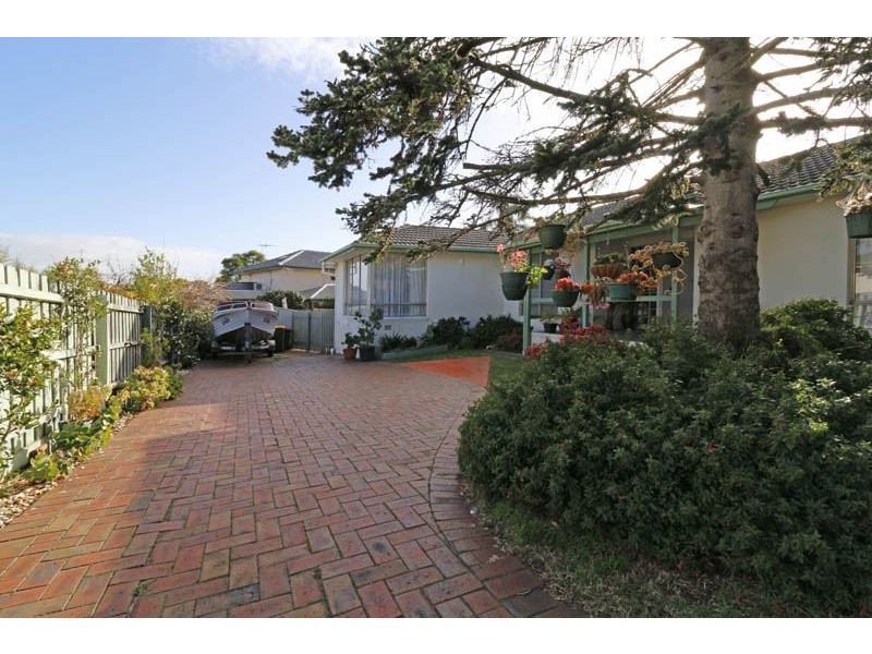 11 Landsborough Avenue, Wheelers Hill VIC 3150