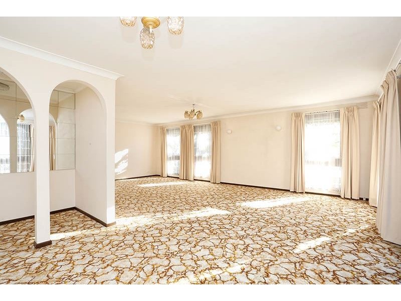 6 Lancelot Crescent, Glen Waverley VIC 3150