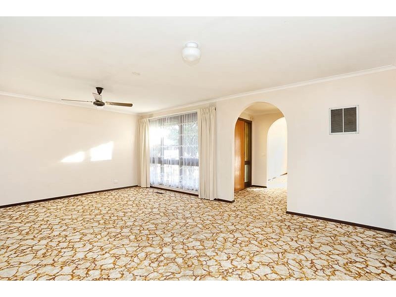 6 Lancelot Crescent, Glen Waverley VIC 3150