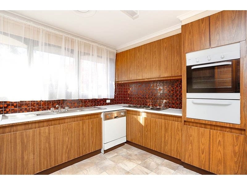 6 Lancelot Crescent, Glen Waverley VIC 3150