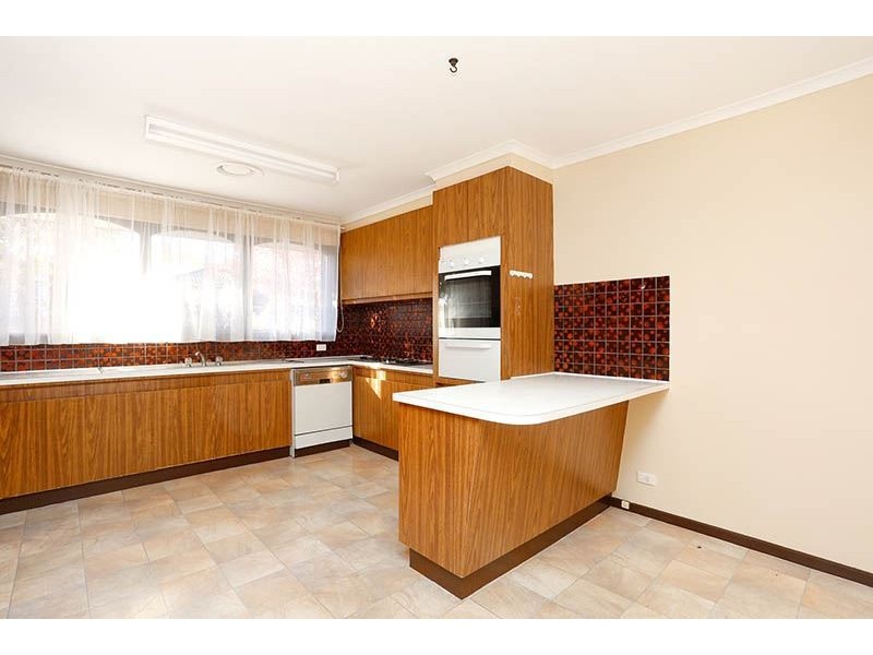 6 Lancelot Crescent, Glen Waverley VIC 3150